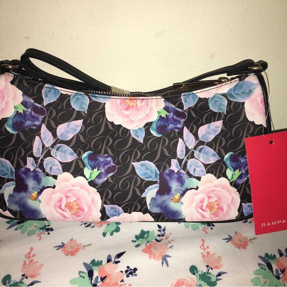 Super cute Rampage shoulder purse!